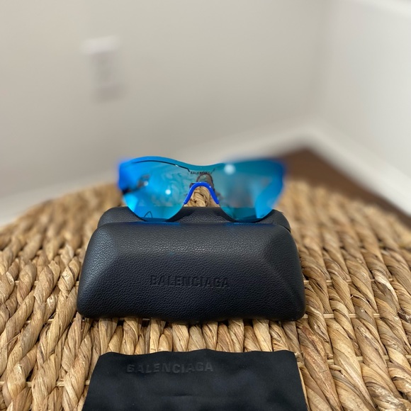 Authentic Balenciaga Blue Light Frame /Blue Mirrored Lens in Excellent Condition - Picture 4 of 13